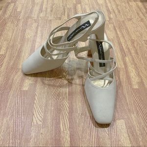 Nina Comfort Heels/Pumps Ivory gorgeous crisscross Shoes Size 9